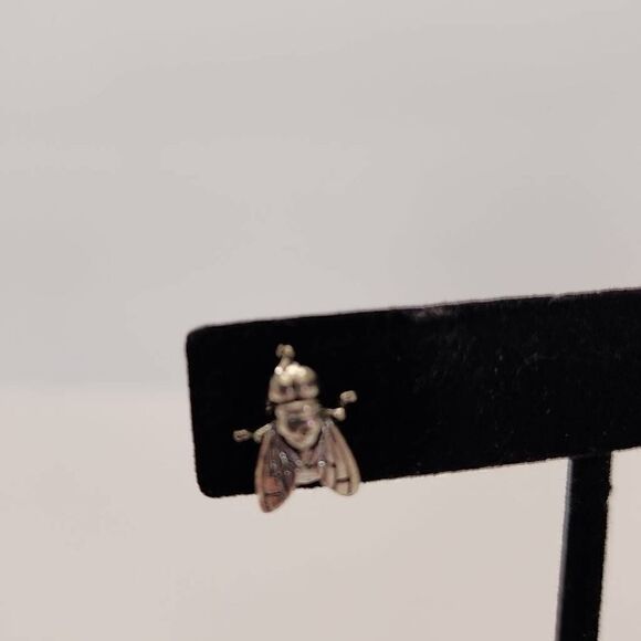 NWT Silver Toned Fly Earrings - Picture 2 of 4